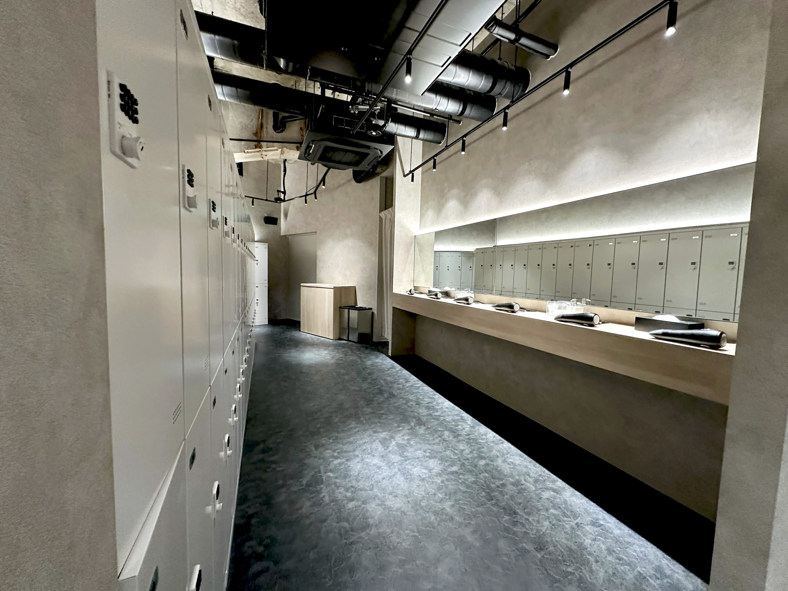 新宿ジム写真：更衣室1