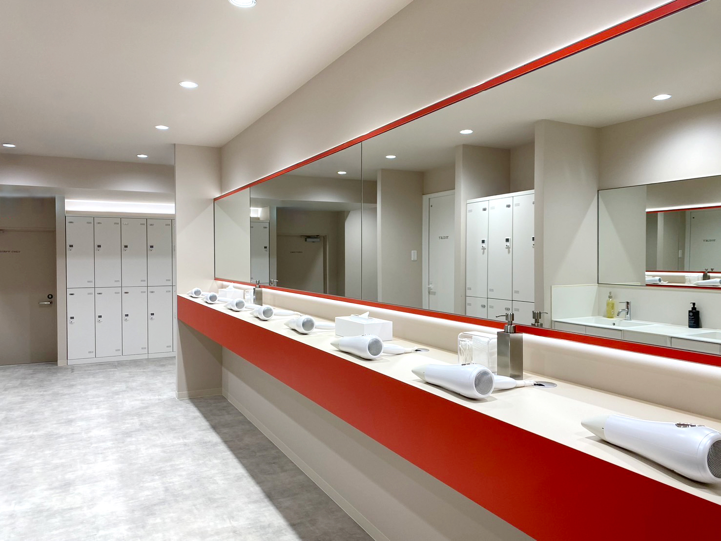 所沢ジム写真：更衣室1