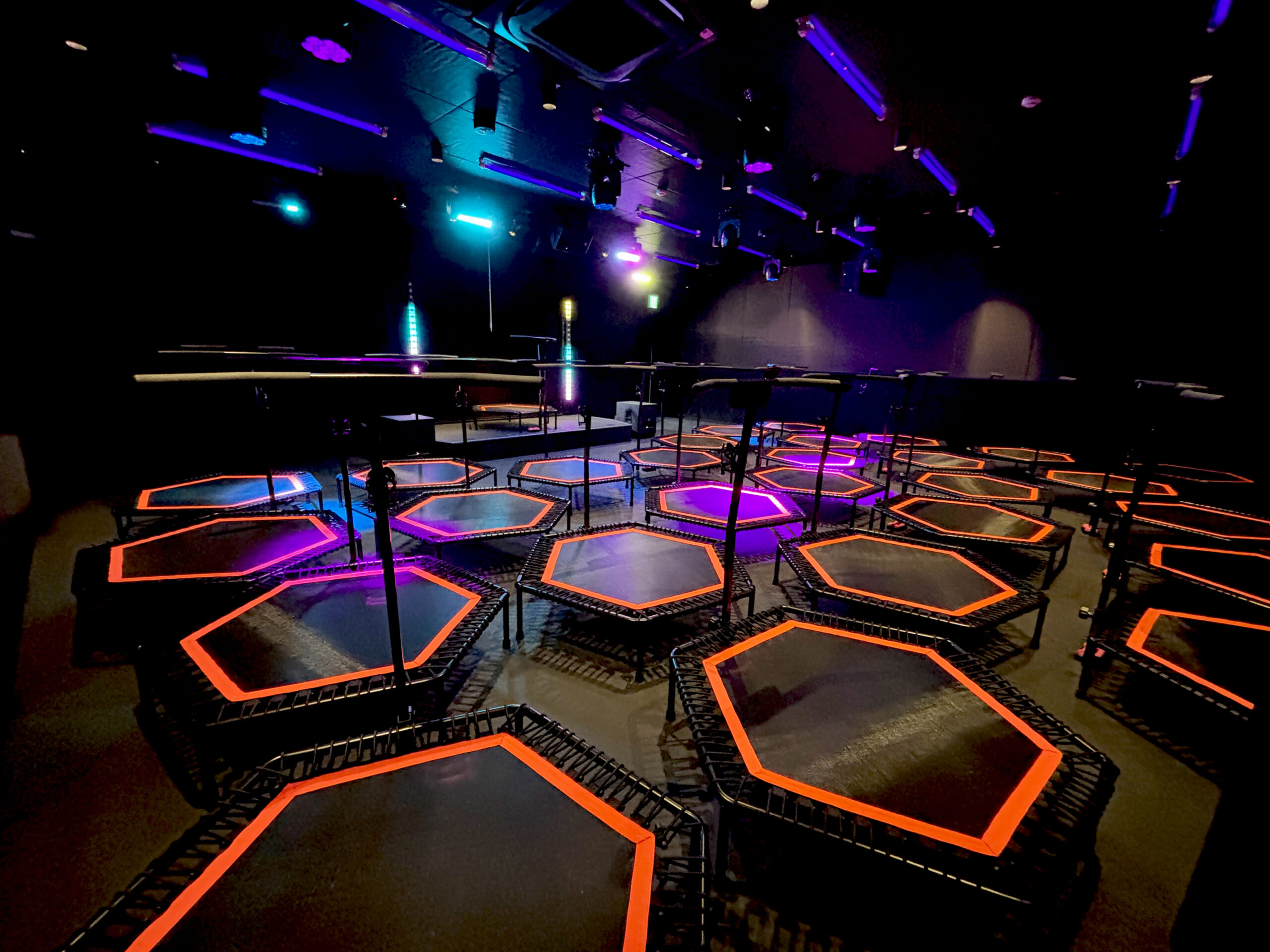 刈谷ジム写真：暗闇フィットネススタジオ1