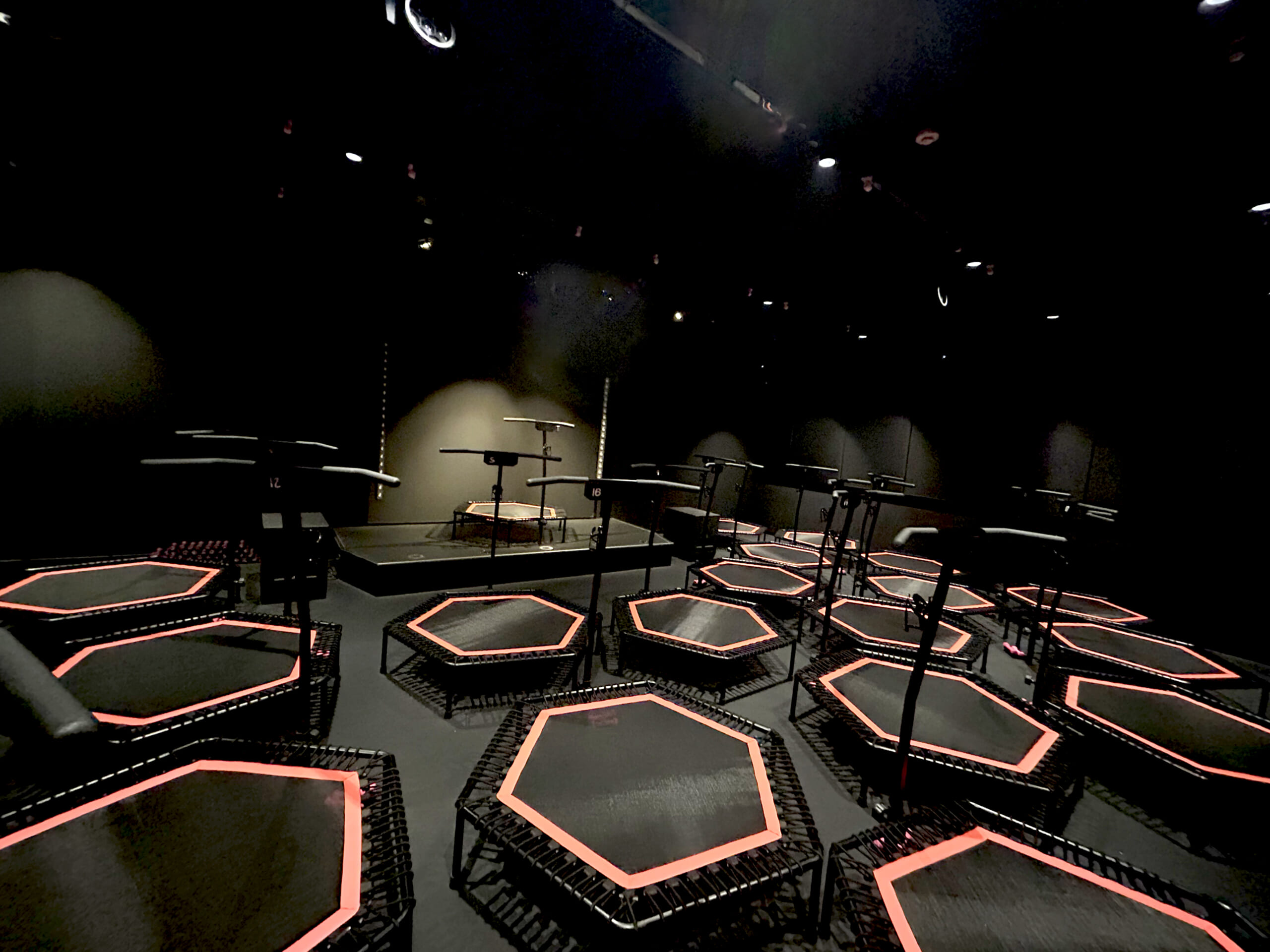 西熊本ジム写真：暗闇フィットネススタジオ1